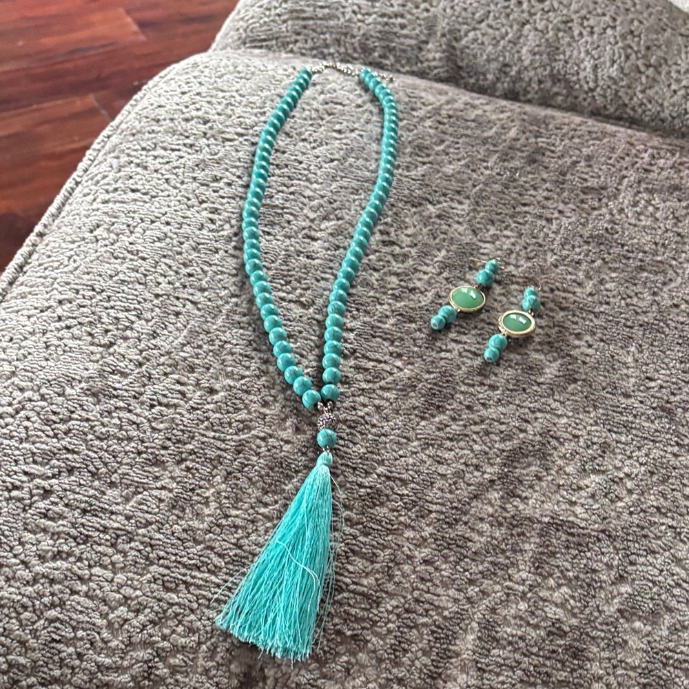 Elegant Turquoise Beaded Necklace and Earring Set